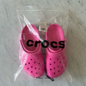 crocs electric pink roomy fit